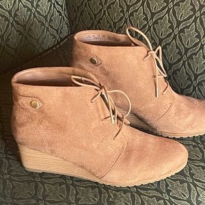 Dr Scholl’s Wedge Boot - Tan Suede